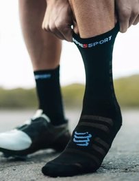 COMPRESSPORT Klassische Fahrradsocken - PRO RACING SOCKS V4.0 ULTRALIGHT BIKE - Schwarz/Weiß
