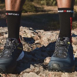 COMPRESSPORT Klassische Fahrradsocken - PRO RACING 4.0 TRAIL - Schwarz/Rot